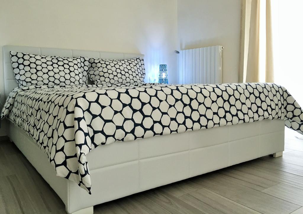 Profumo D'Amare Apartment โปลีญาโนอามาเร ภายนอก รูปภาพ